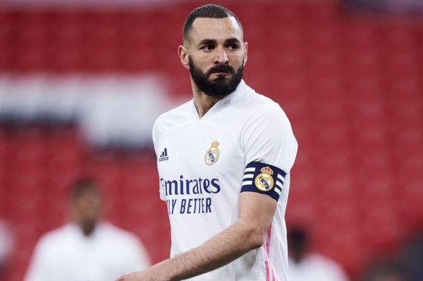 Benzema “Real”dan gedir