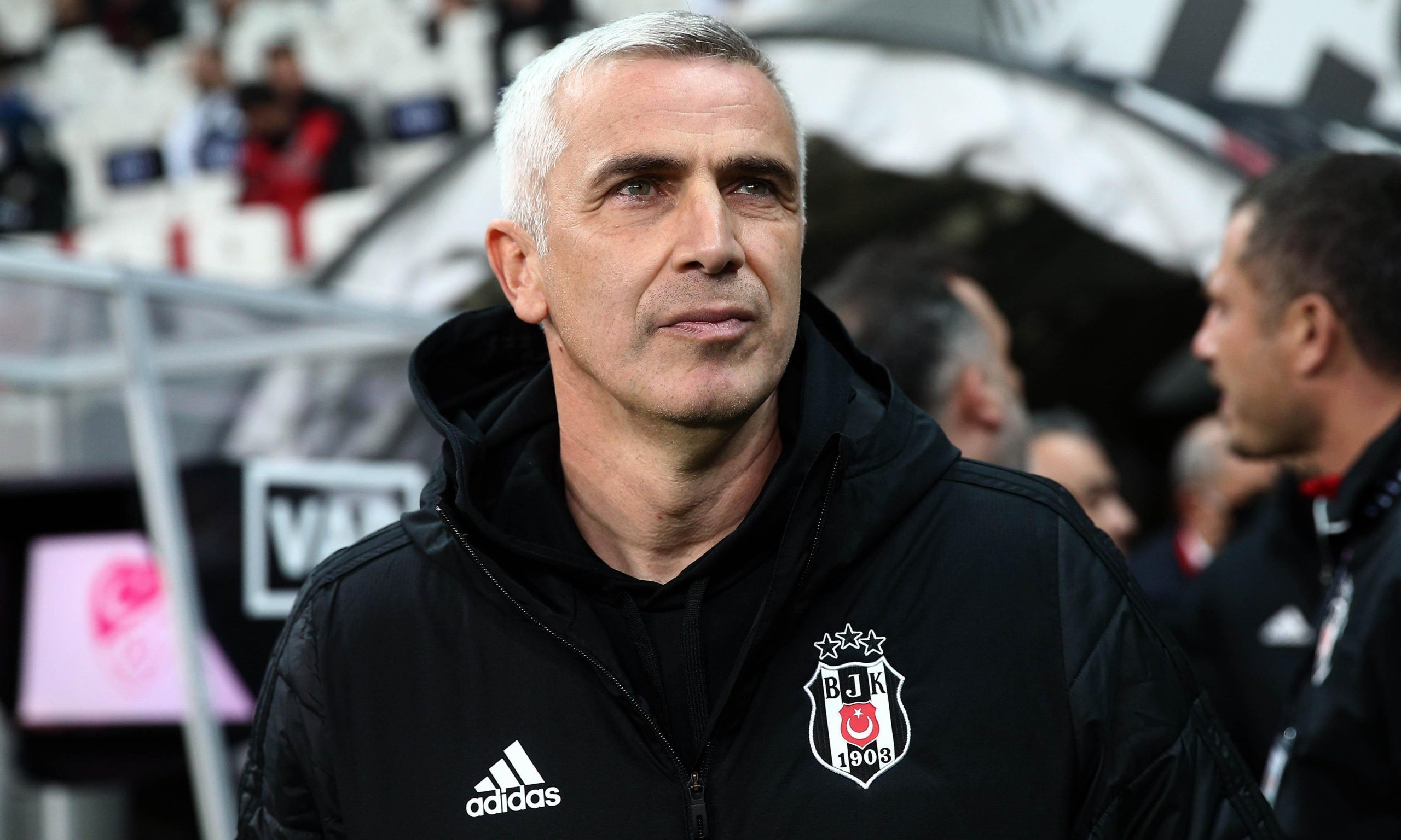 “Beşiktaş” baş məşqçi ilə bağlı qərarını verdi