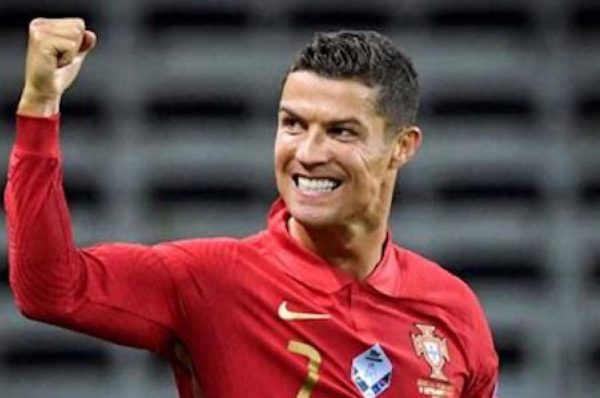 Ronaldonun burnu əzildi